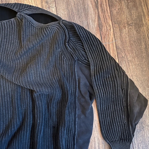 Free People off shoulder keyhole sweater - Picture 4 of 9